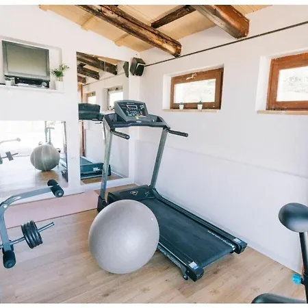 Roberto Comfortable Villa Monte San Giusto